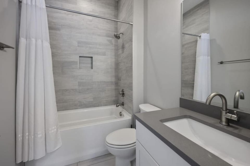 Two Townhomes- Rooftop Lounges- Hot Tub- Game Room House in Nashville