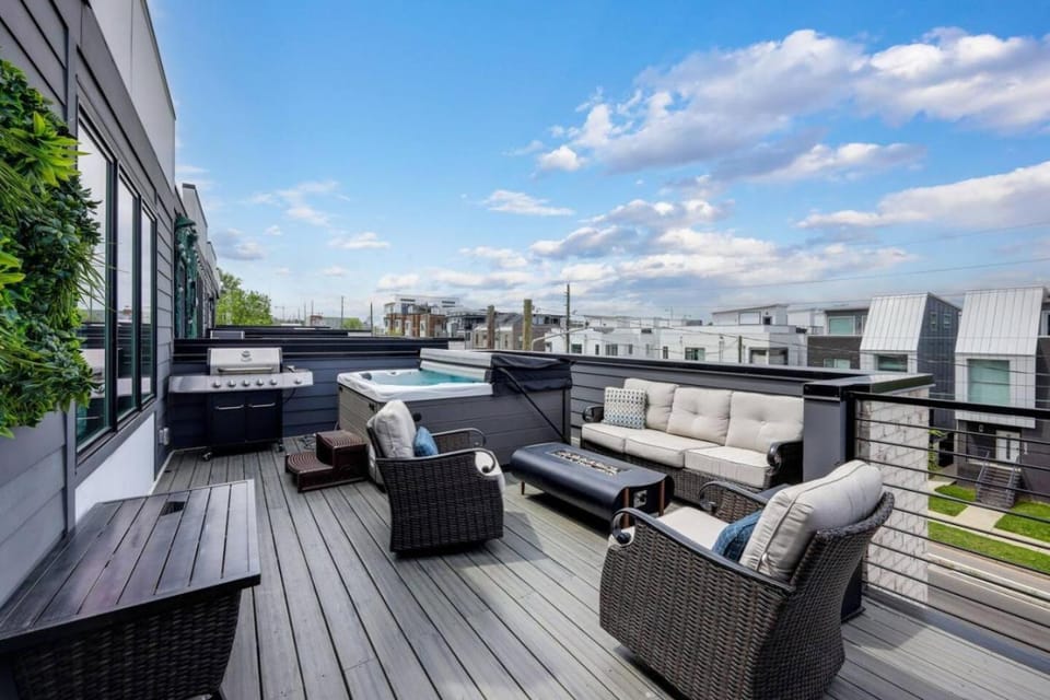 Two Townhomes- Rooftop Lounge- Hot Tub- City Views House in Nashville