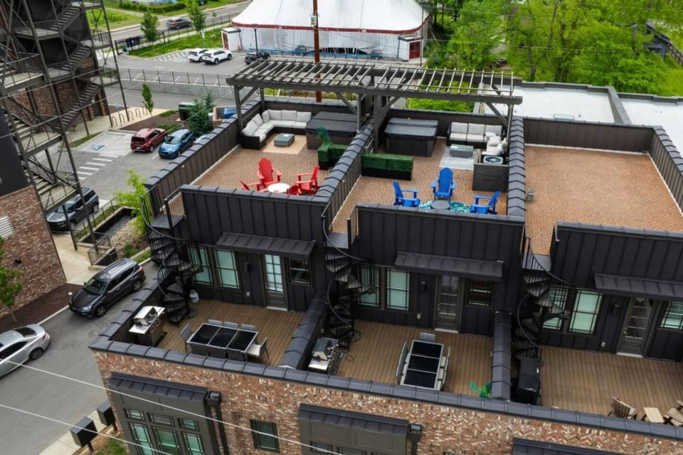 Two Townhomes - Hot Tubs and Rooftop Balconies House in Nashville