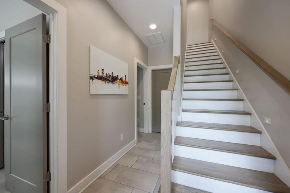 Two Townhomes - Hot Tubs and Rooftop Balconies House in Nashville
