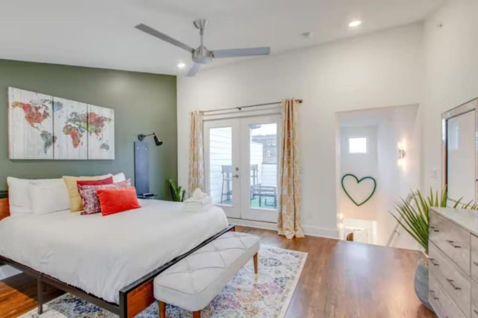 Two Townhomes Rooftop Patios Hillsboro Village House in Nashville