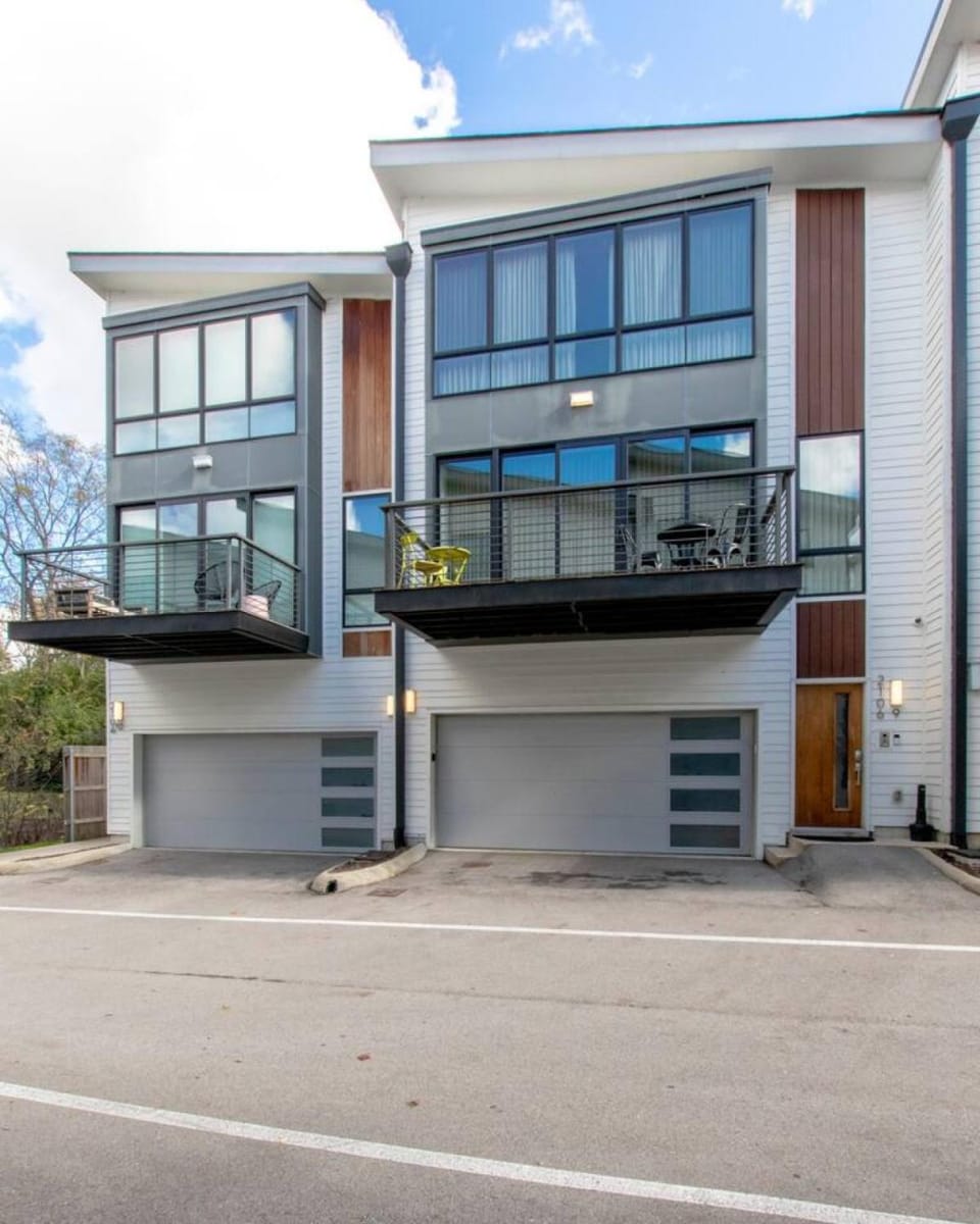Modern 4 Bedroom 2.5 Bath Gorgeous Getaway House in Nashville