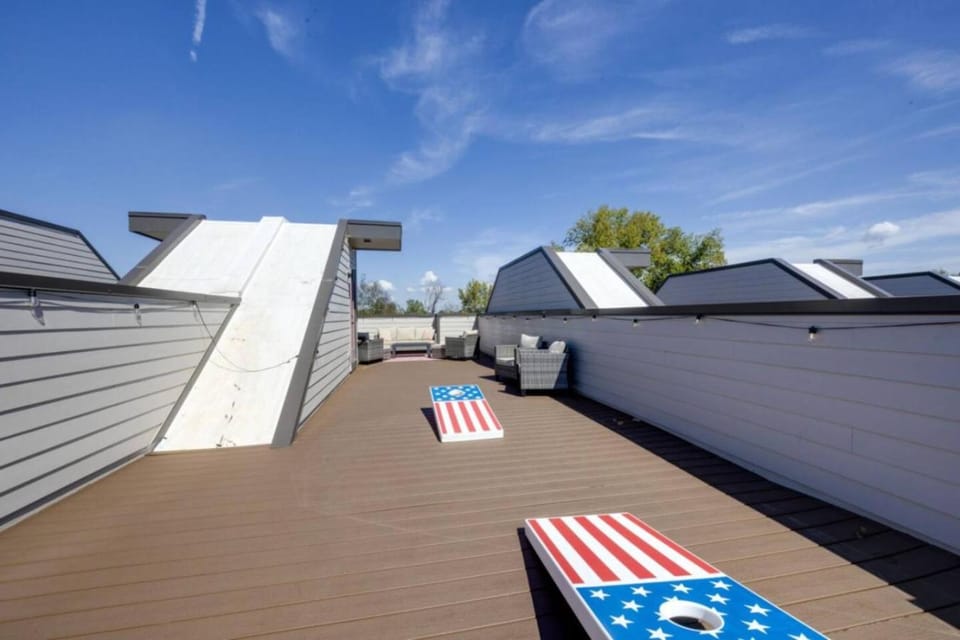 Dolly and Denim 4 Bedroom 4.5 Bath with Spacious Rooftop House in Nashville