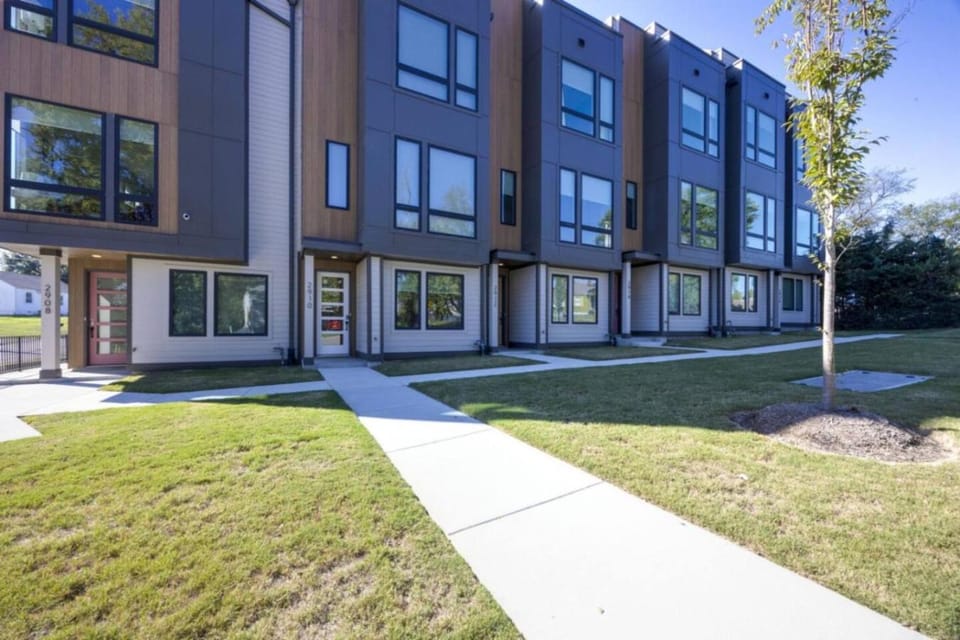 Cowgirl Up 4BD 4.5BTH Rooftop Views House in Nashville