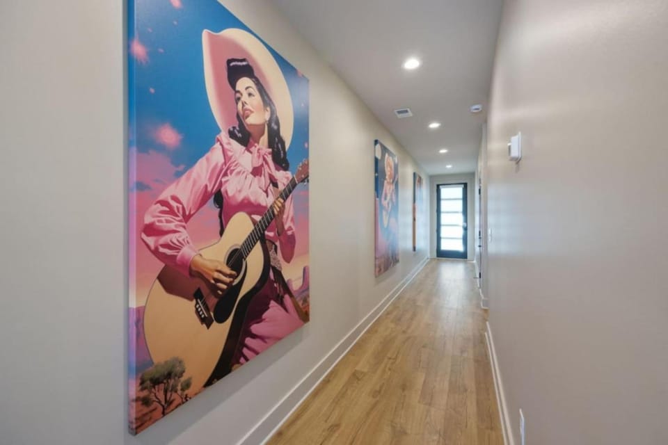 Cowgirl Up 4BD 4.5BTH Rooftop Views House in Nashville