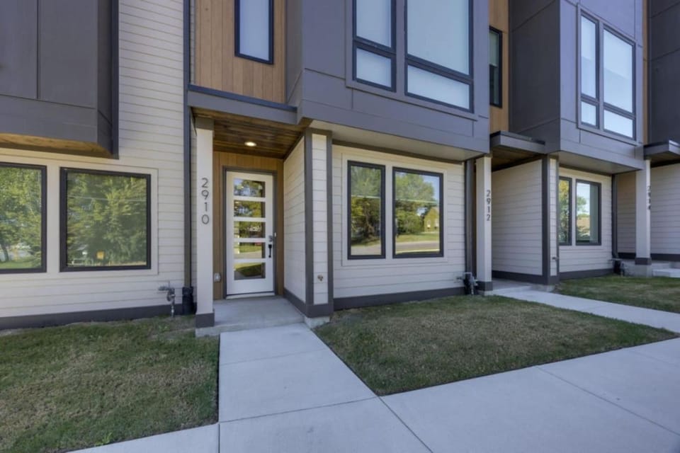Cowgirl Up 4BD 4.5BTH Rooftop Views House in Nashville