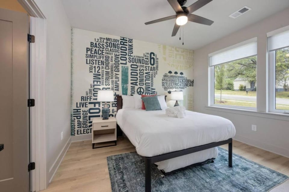 Hey Nashville Gorgeous Townhome 4 Bedrooms 4.5 Bathrooms House in Nashville