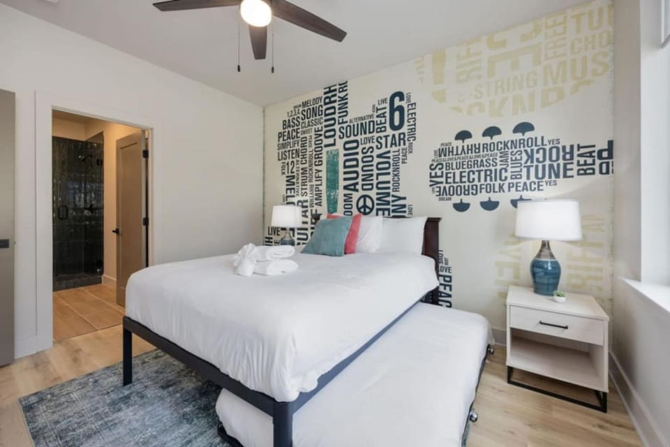 Hey Nashville Gorgeous Townhome 4 Bedrooms 4.5 Bathrooms House in Nashville