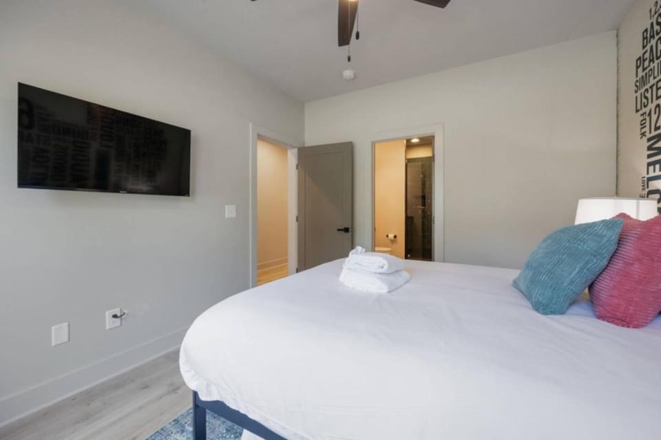 Hey Nashville Gorgeous Townhome 4 Bedrooms 4.5 Bathrooms House in Nashville