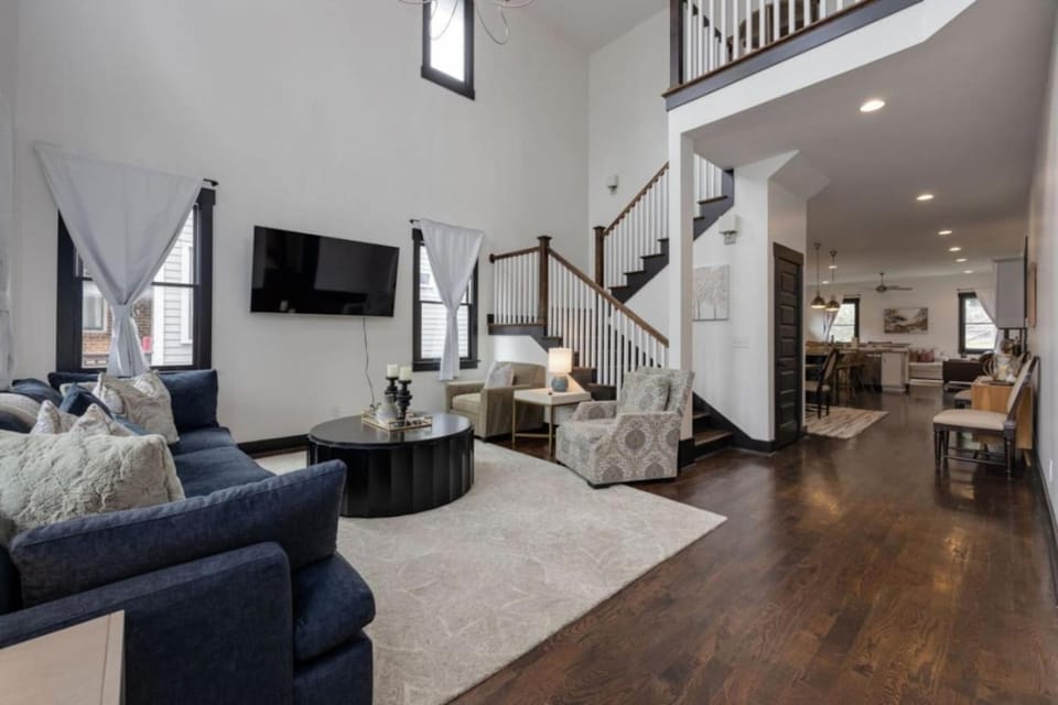 Tranquil East Nash Escape - Pool Table House in East Nashville