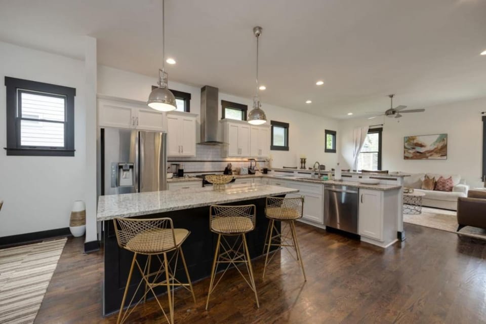 Tranquil East Nash Escape - Pool Table House in East Nashville