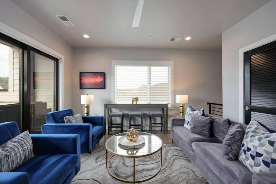 Sapphire Loft 4 Bedroom 4.5 Bath Rooftop Patio House in Nashville