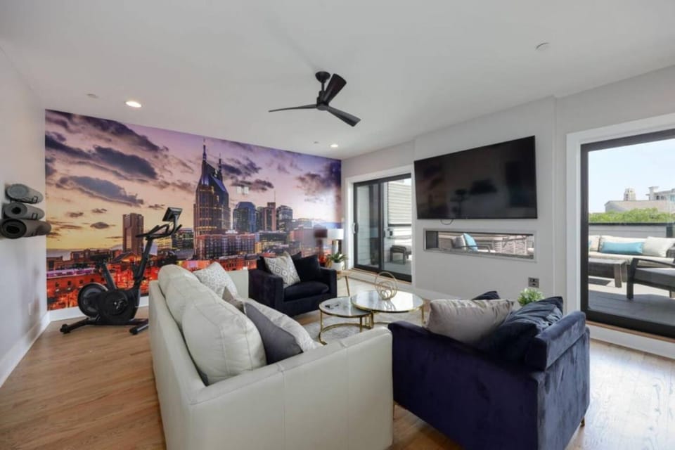 Metro Charm - Rooftop Lounge - Hot Tub House in Nashville