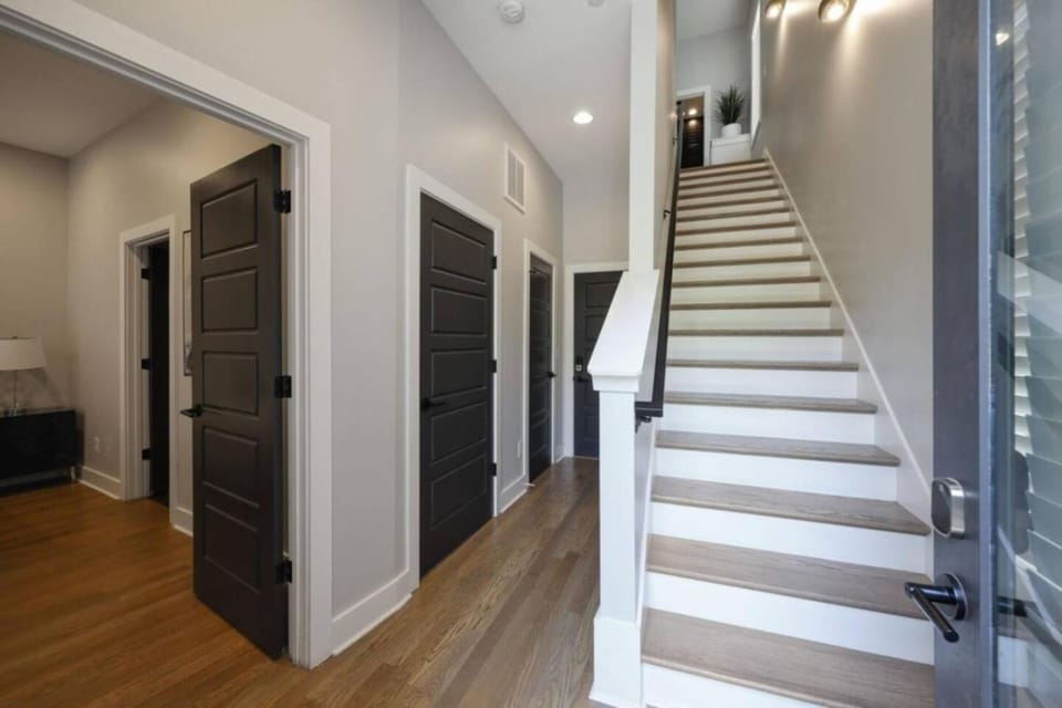 Metro Charm - Rooftop Lounge - Hot Tub House in Nashville