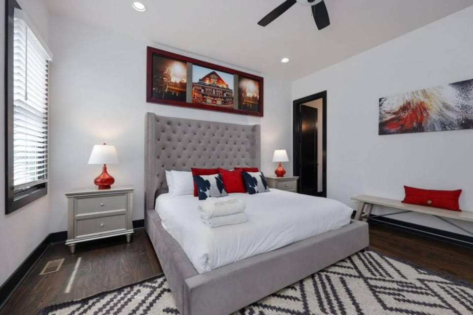 Urban Elegance Rooftop Lounge with Hot Tub House in Nashville