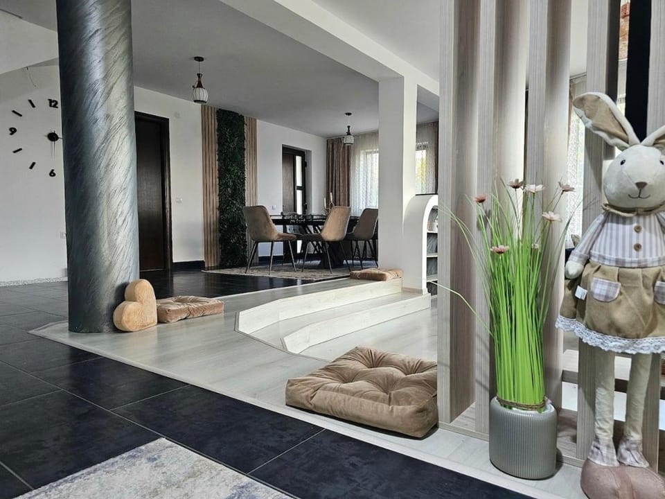 Brit House Pitesti Villa in Romania
