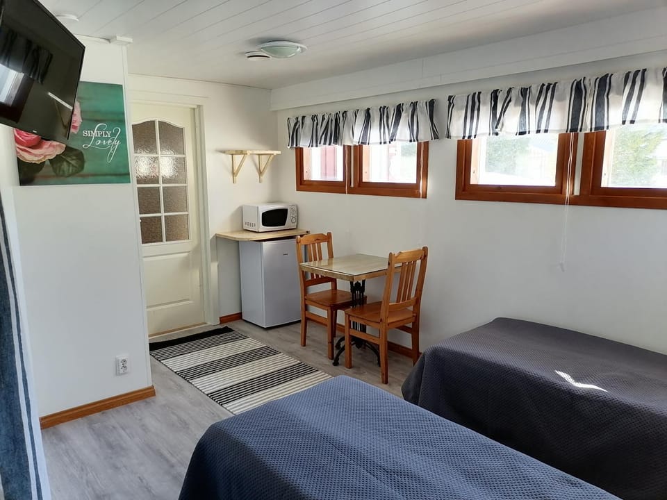 TV and multimedia, Photo of the whole room, Seating area, Dining area