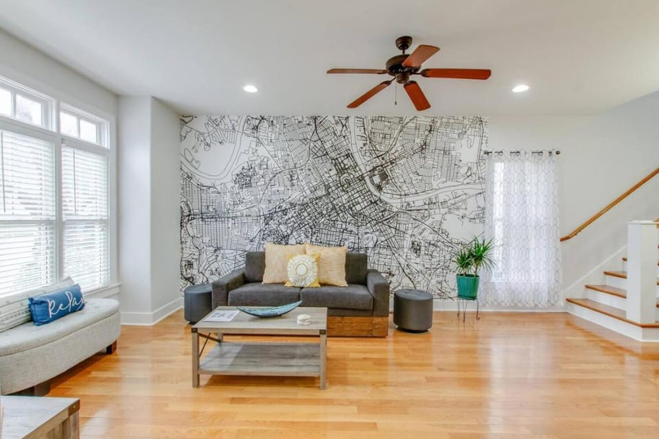 Vibrant Trendy Two Bedroom Home Near Marathon Village House in Nashville