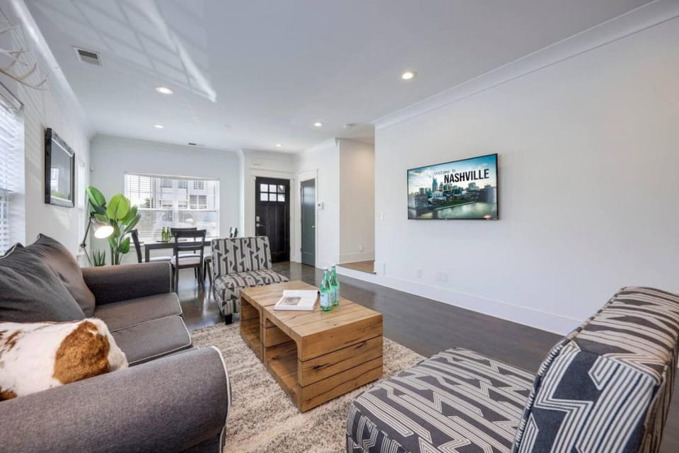 Two Elegant Townhomes Perfect for Large Groups House in Nashville