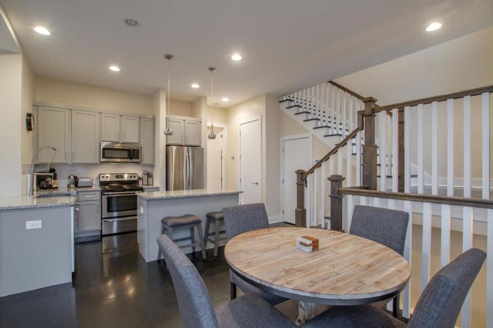 Stylish Home Private Rooftop Perfect Location House in Nashville