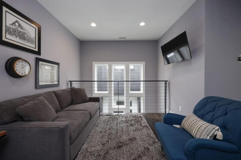 Southside Extraordinaire Walk to Gulch Lux Four Bedroom House in Nashville