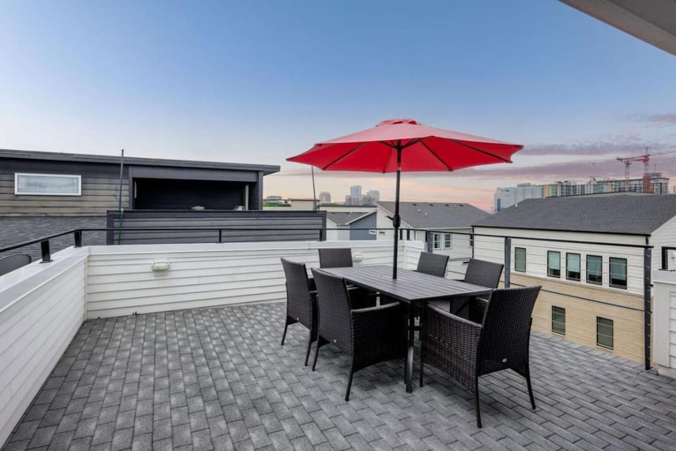 Southside Extraordinaire Walk to Gulch Lux Four Bedroom House in Nashville