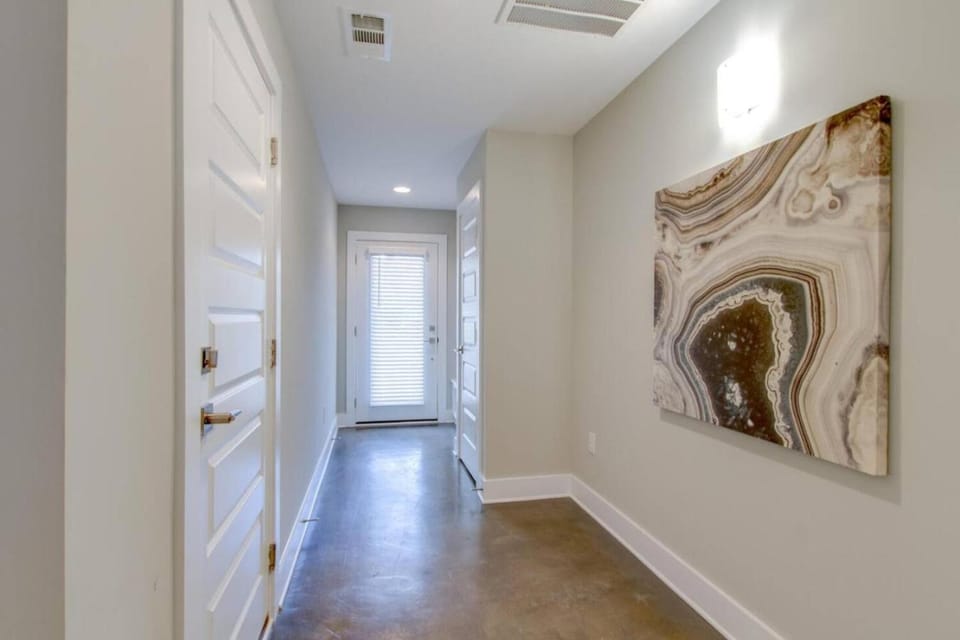 Relaxing Urban Escape Minutes to Downtown House in Nashville