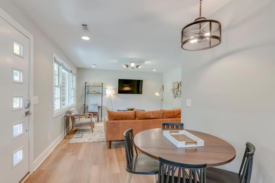 Spacious 3 Bedroom Historic Franklin Quadplex House in Brentwood