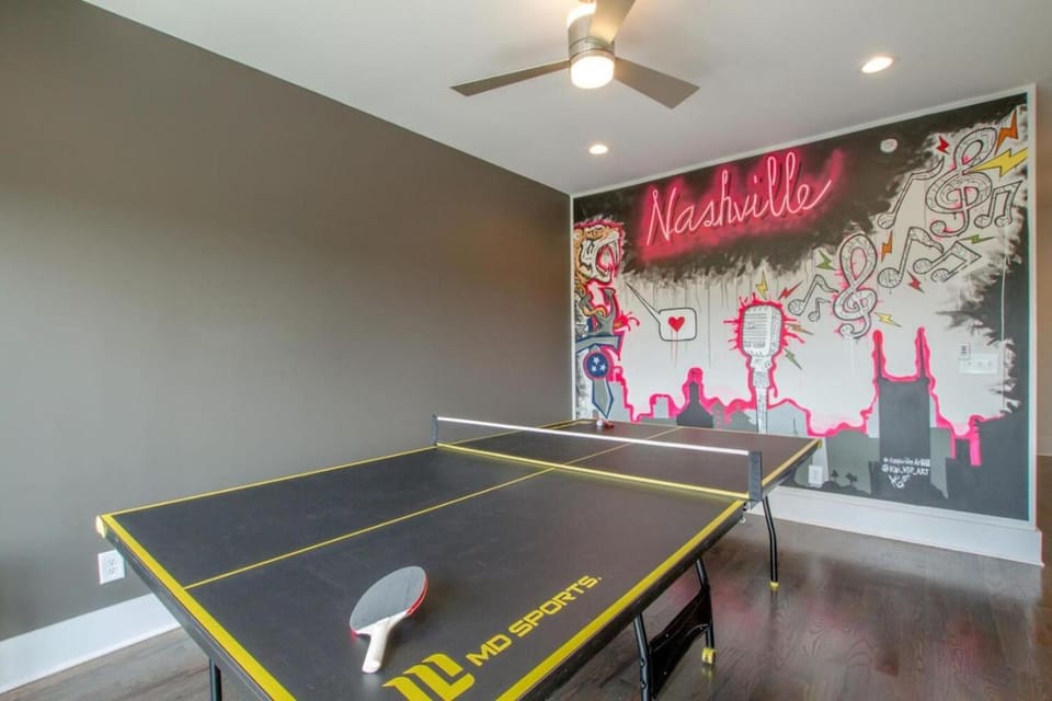 Large Impressive Townhome Private Viewing Terrace House in Nashville