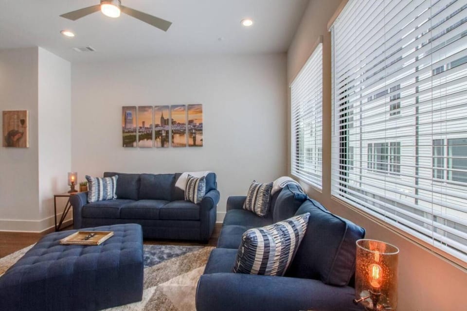 Large Impressive Townhome Private Viewing Terrace House in Nashville