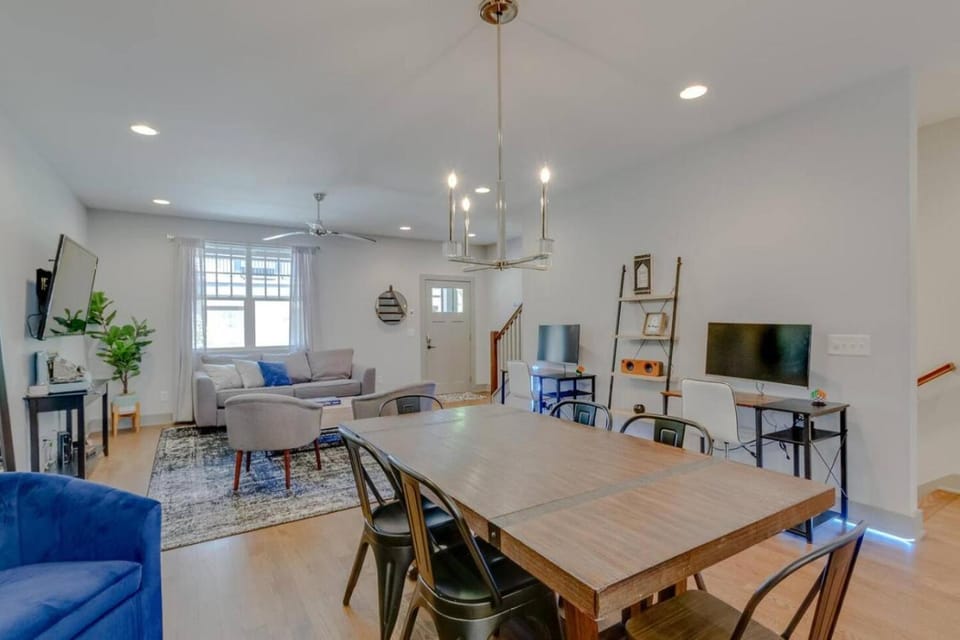 Music City Finest in Edgehill 2500 Square Feet House in Nashville