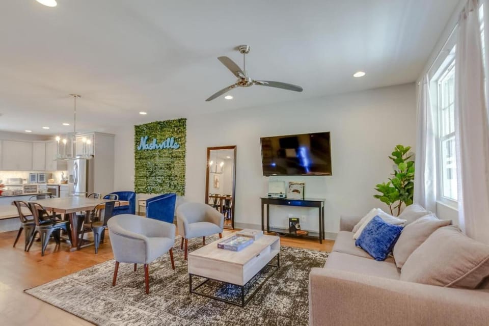 Music City Finest in Edgehill 2500 Square Feet House in Nashville