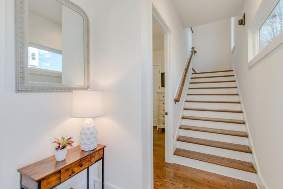 Modern Farmhouse Game Table Minutes To Broadway House in Nashville