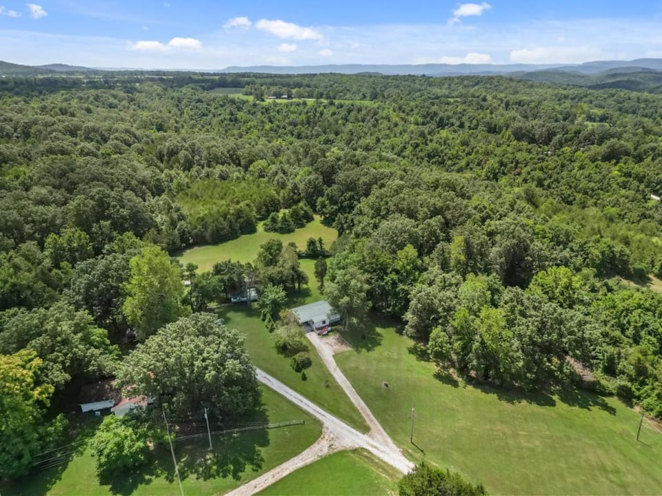 The Cottage on Abbey- Relaxing Summer Getaway in Harrison House in Buffalo River
