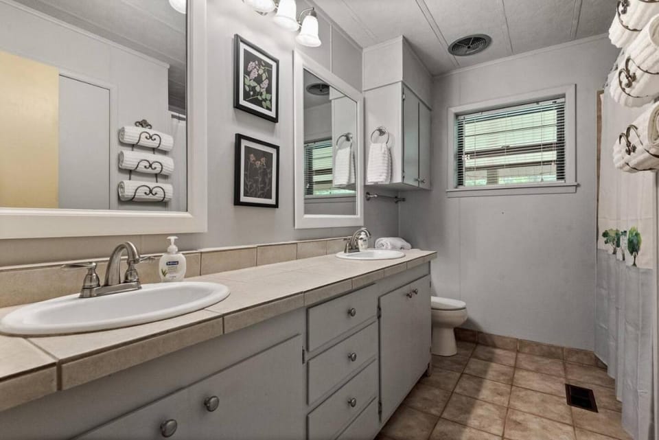 Sunrise Mountain Retreat-Summer Getaway in Jasper with a Hot Tub House in Buffalo River