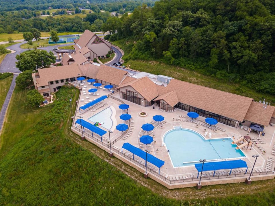 Summer Escape in Galena - Hot Tub & Relax House in Iowa