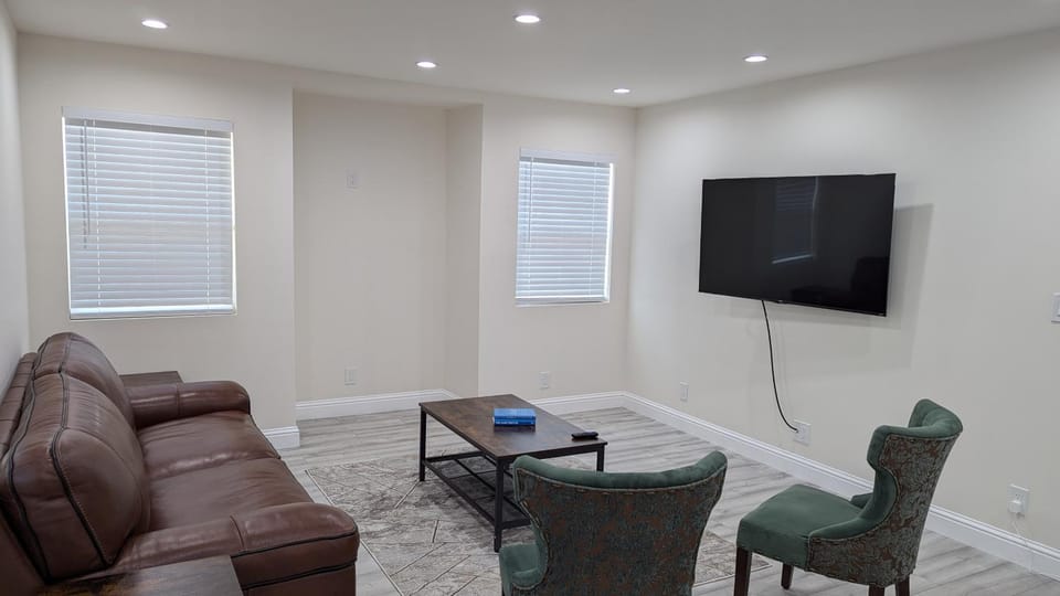 Communal lounge/ TV room, TV and multimedia
