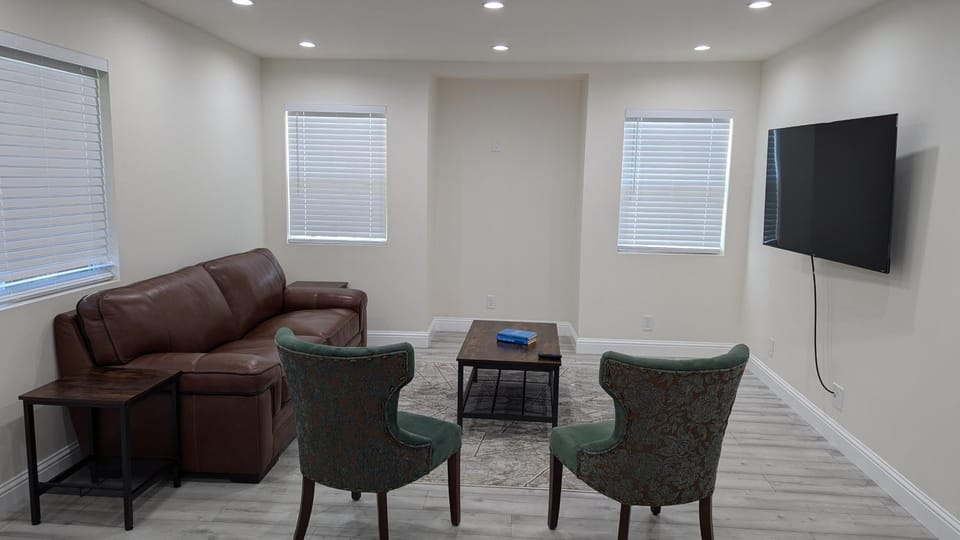 Communal lounge/ TV room, TV and multimedia, Living room