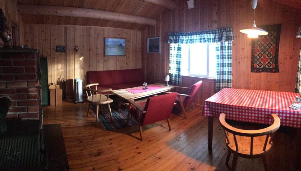 Simple family cabin at Haugen, Femundsmarka Cabin in Trondelag