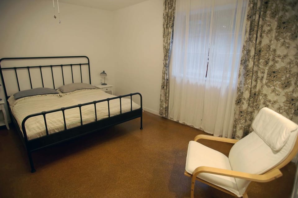 Bed, Photo of the whole room, Seating area, Bedroom