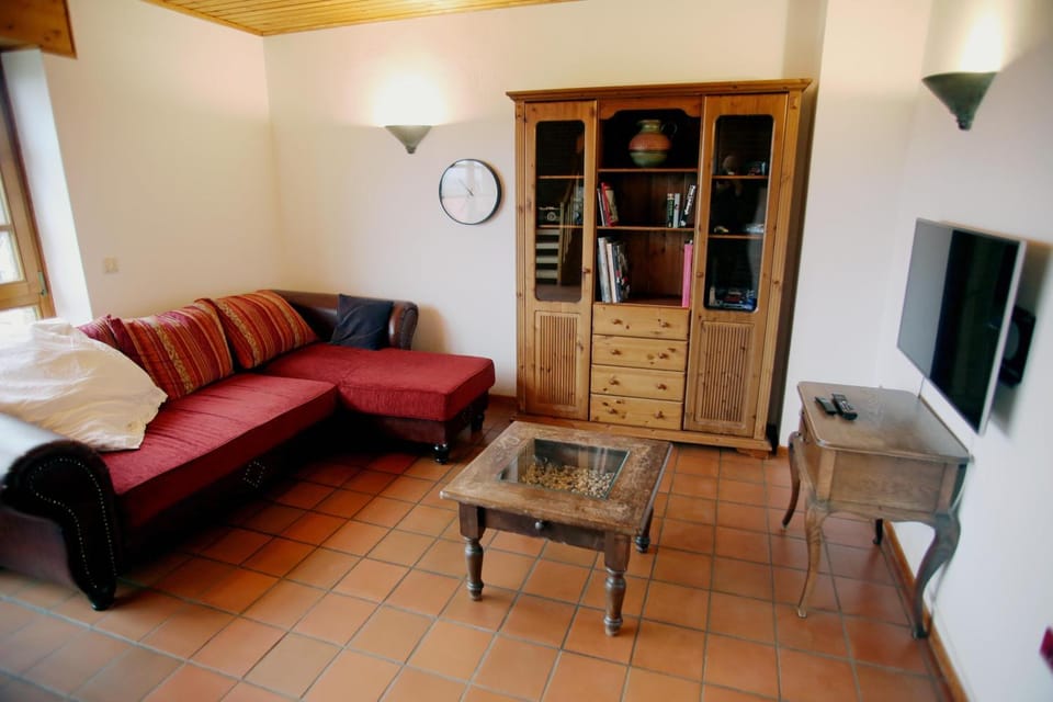 Communal lounge/ TV room, TV and multimedia, Living room, Seating area