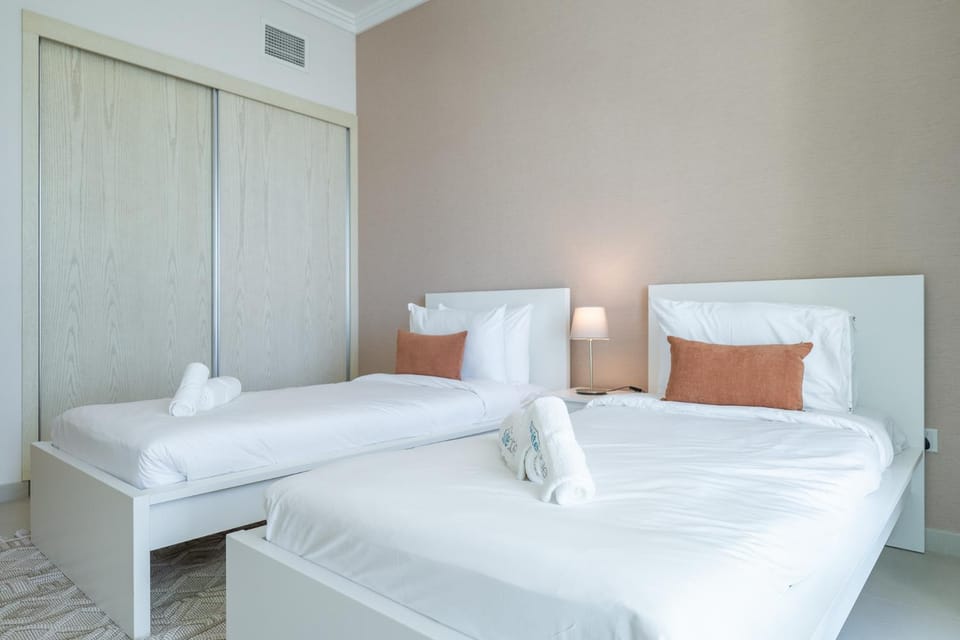 Lavish 3BR Apartment with Pool Access in Al Bateen Apartment in Dubai