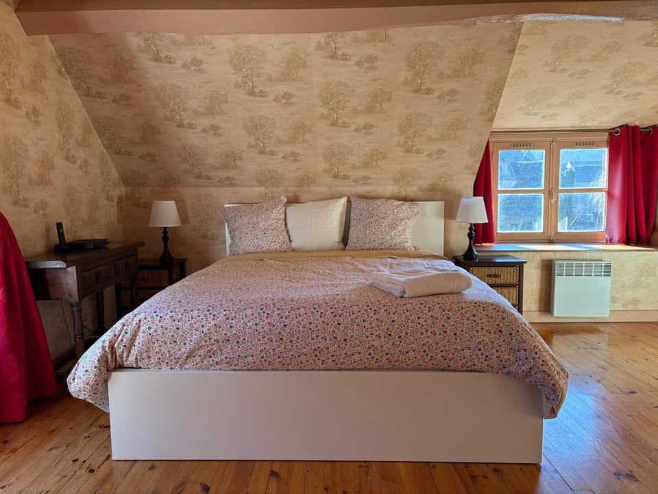 Bed, Bedroom