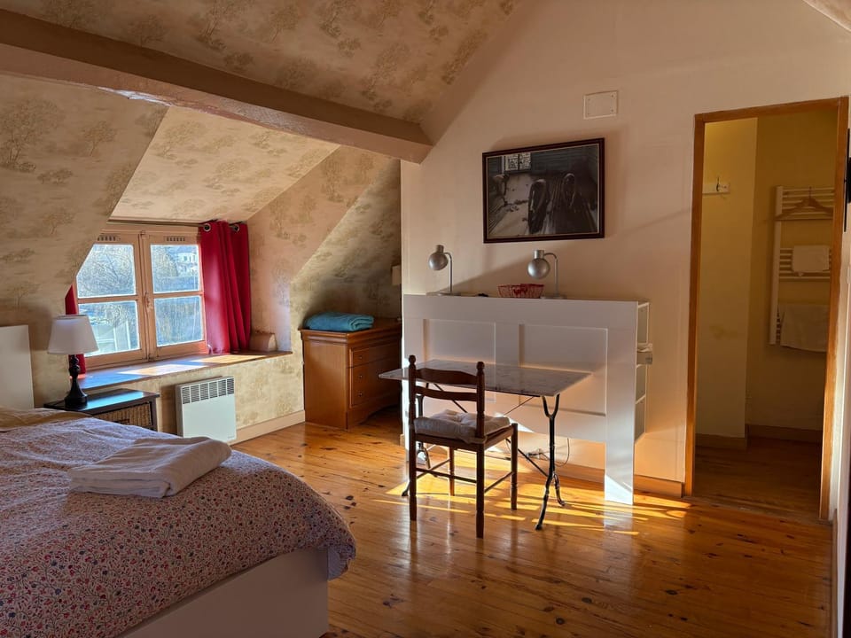 Seating area, Bedroom