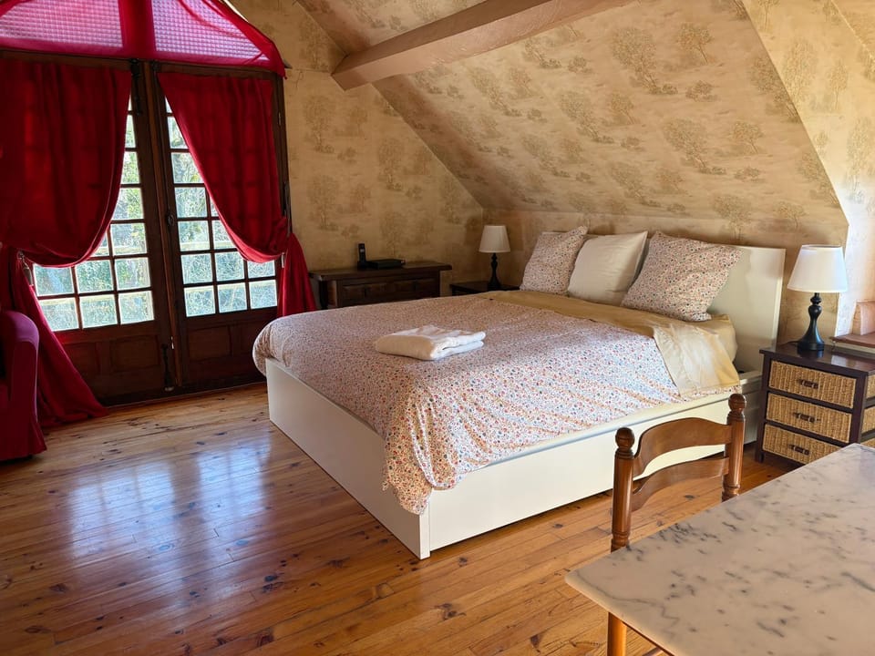 Bed, Bedroom
