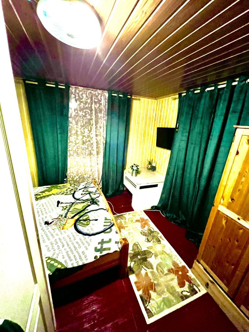 Cabană B&M House in Romania