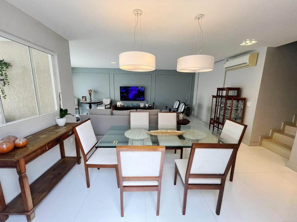 Casa Luxo 5 suites, 3 min beach Riviera del Sol House in Rio de Janeiro