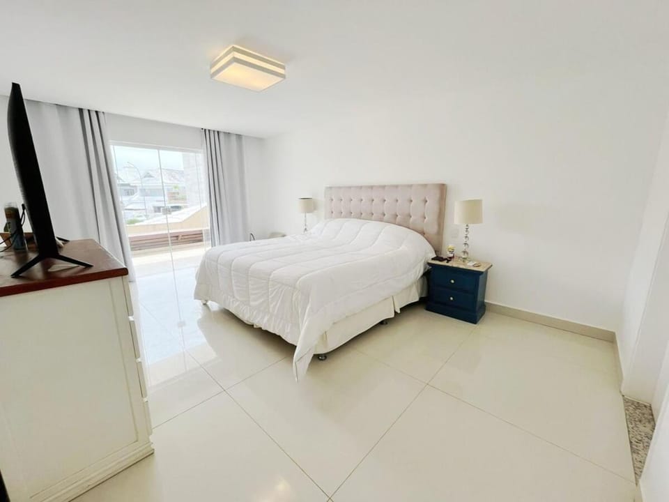 Casa Luxo 5 suites, 3 min beach Riviera del Sol House in Rio de Janeiro
