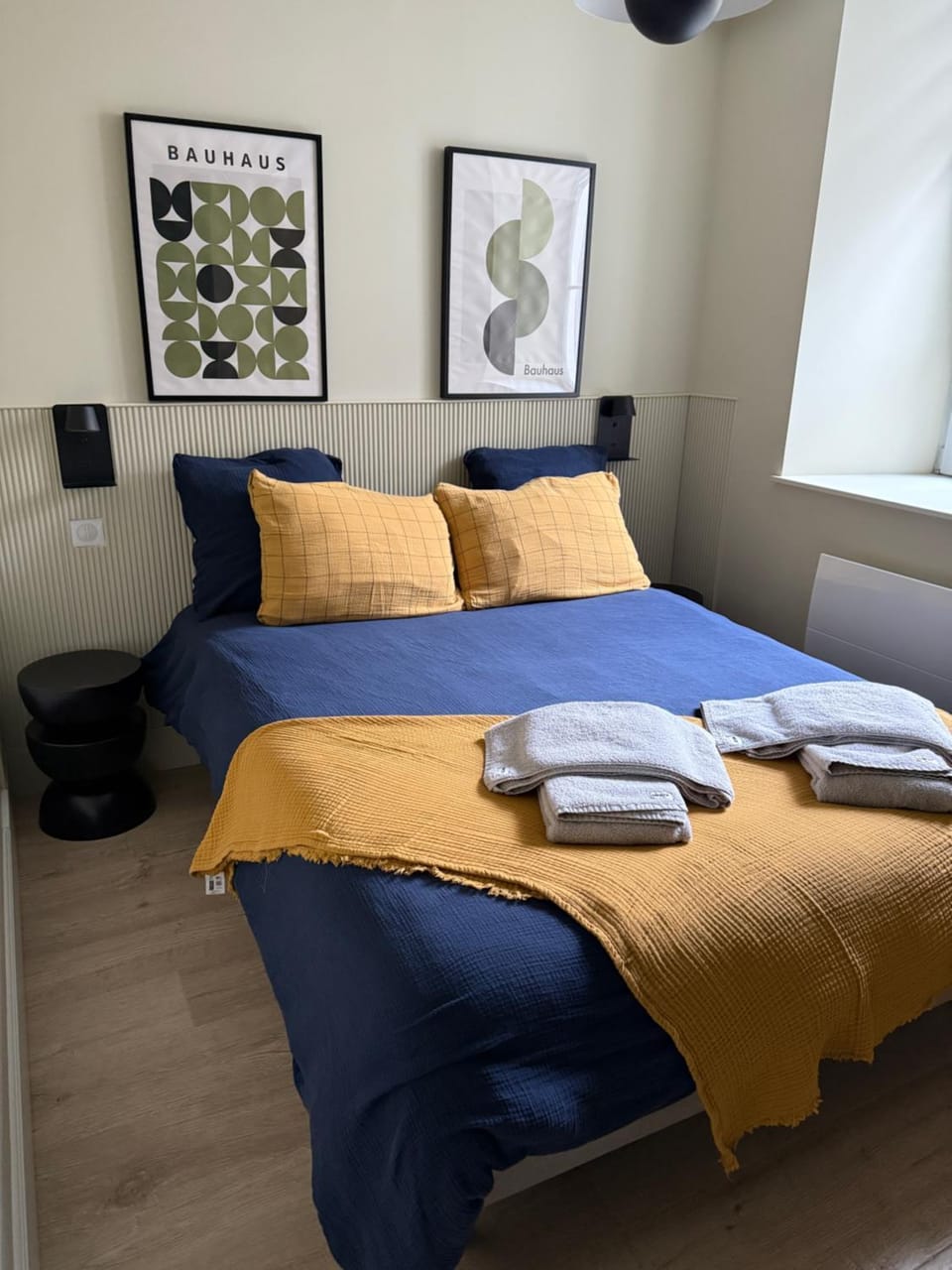 Bed, Photo of the whole room, Bedroom, towels