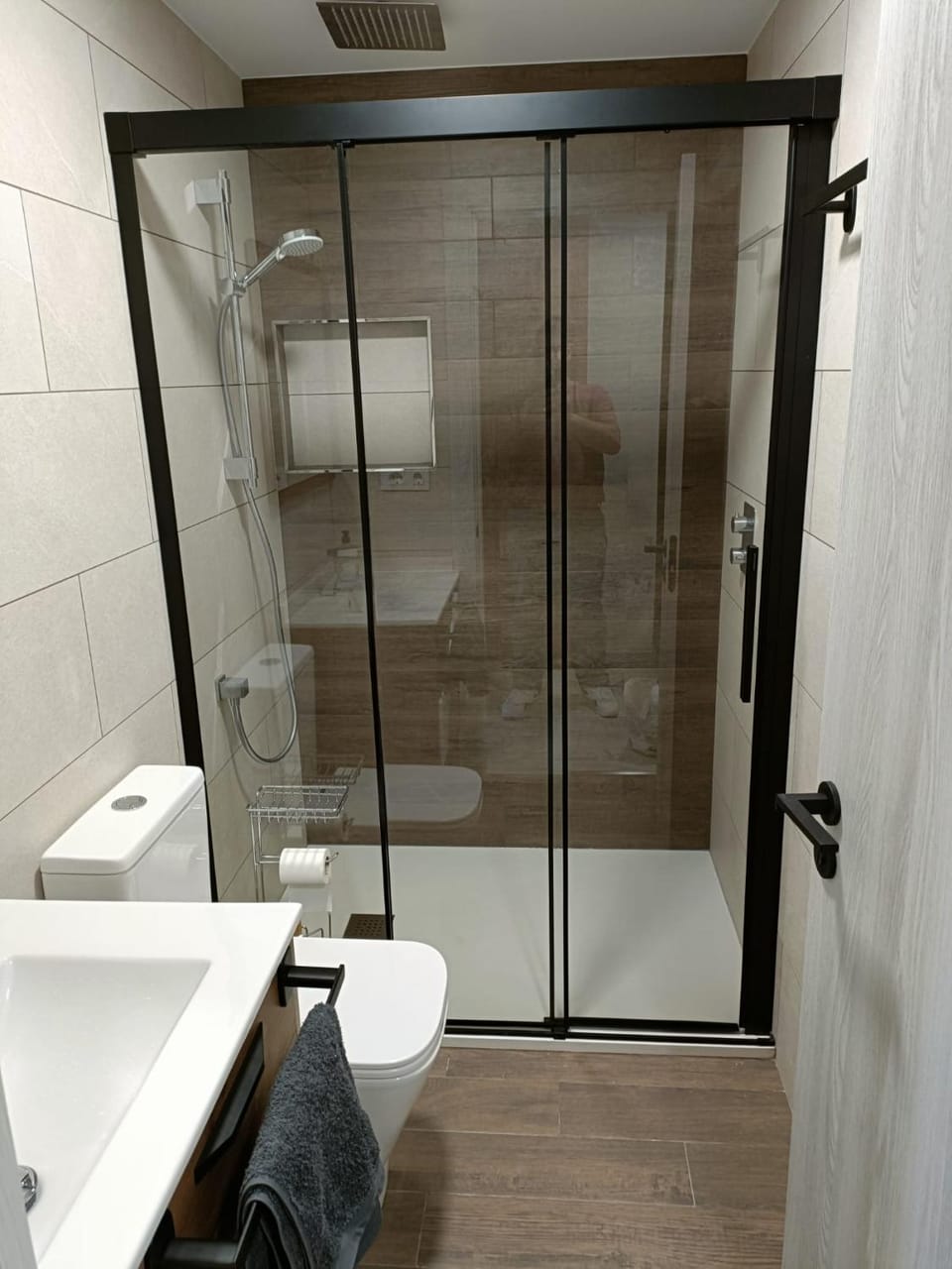 Shower, Bathroom, towels